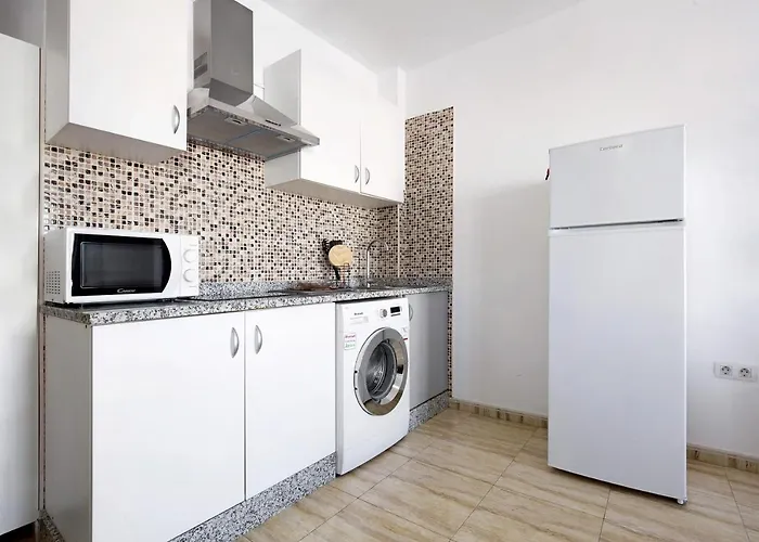 Betty F Puerto del Rosario