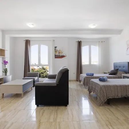 Betty F Apartment *